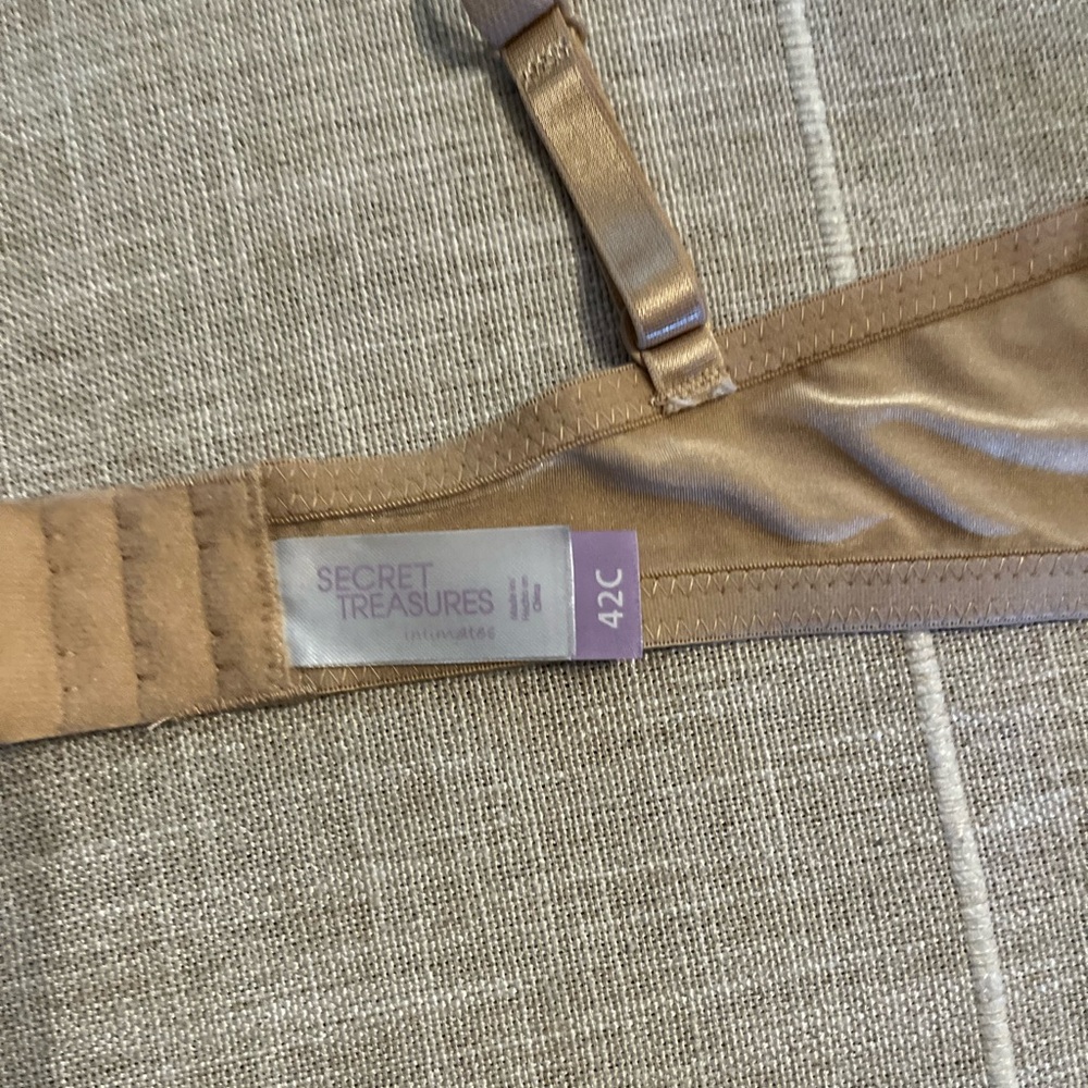 Secret Treasures Underwire Bra - 42C - Picture 3 of 3